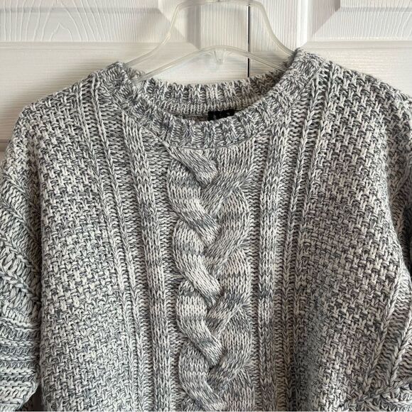 MOON & MADISON Chunky Cable Knit Sweater! Size Small - Picture 2 of 9